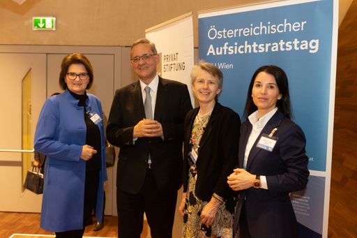 Vorschau Bild von v.l.n.r. Gertrude Schatzdorfer-Wölfel, Günther
Ofner, Susanne Kalss, Michèle F. Sutter-Rüdisser