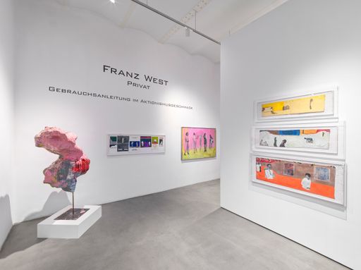 400 Werke von Franz West auf 800 m2 in der
Weihburggasse 26, 1010 Wien