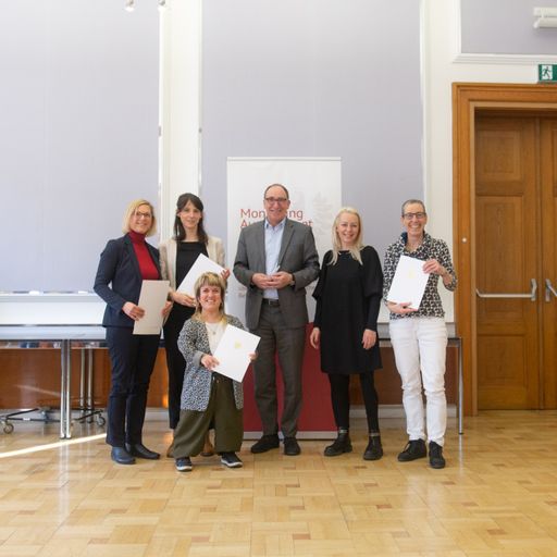 Vorschau Bild von Julia Moser, Daniela Rammel, Theresa Hammer und
Johanna Mang erhielten ihre Ernennungsdekrete als Mitglieder des
Monitoringausschuss
