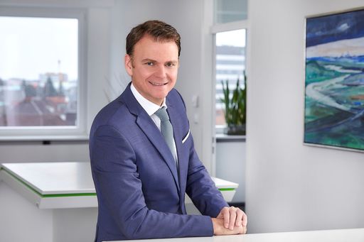  RA Dr. Gerald Waitz Rechtsanwalt und Partner der Linzer
Wirtschaftskanzlei Waitz Rechtsanwälte GmbH, vertritt mehrere
Geschädigte im Skandal rund um die Commerzialbank Mattersburg.