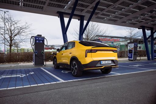Optimal vorbereitet auf der Langstrecke: Das Aiways U6 SUV-Coupé
kann die Hochvolt-Batterie für höchste Ladeperformance manuell, oder
künftig in der Aiways-App und in Kombination mit einer aktiven
Routenplanung in der App &quot;PUMP&quot; für höchste
Ladeperformance vorkonditionieren. / Die Verwendung dieses Bildes
für redaktionelle Zwecke ist unter Beachtung aller mitgeteilten
Nutzungsbedingungen zulässig und dann auch honorarfrei.
Veröffentlichung ausschließlich mit Bildrechte-Hinweis.