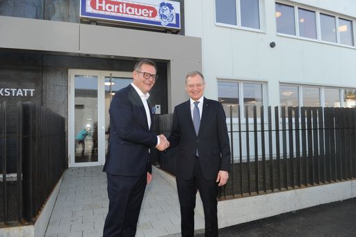 Vorschau Bild von Robert F. Hartlauer und LH Mag. Stelzer