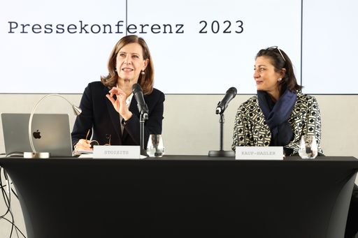 Vorschau Bild von v.l.: Marijana Stoisits, Geschäftsführerin Vienna
Film Commission und Veronica Kaup-Hasler, Amtsführende Stadträtin
für Kultur und Wissenschaft in Wien