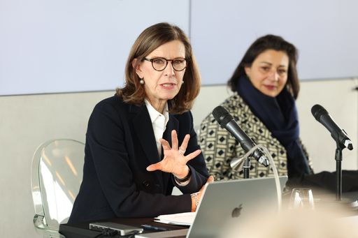 Vorschau Bild von v.l.: Marijana Stoisits, Geschäftsführerin Vienna
Film Commission und Veronica Kaup-Hasler, Amtsführende Stadträtin
für Kultur und Wissenschaft in Wien