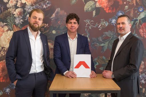  René Mähr, Klemens Riegler-Picker (die beiden
Geschäftsführer von wîse up) und Florian Slezak (Microsoft
Österreich) (v. links n. rechts)