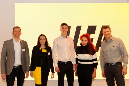 v.l.: Heilpraktiker, Osteopath und Personal-Trainer Thomas
Förster, Martina Scheiber (HR-SCOPE und Club Tirol
Vorstandsmitglied), Alois Fauster V., Charlotte Sengthaler (Spa
Ceylon Austria und Club Tirol Vorstandsmitglied) mit Alois Fauster
IV.