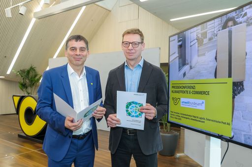 Haben die Analyse zu den Klimaeffekten des
E-Commerce vorgestellt (v.l.): Peter Umundum, Vorstandsdirektor für
Paket & Logistik, Österreichische Post AG, und Günther Lichtblau,
Klimaexperte im Umweltbundesamt.