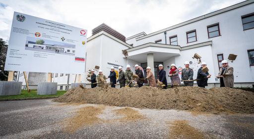 Vorschau Bild von Verteidigungsministerin Tanner beim Spatenstich