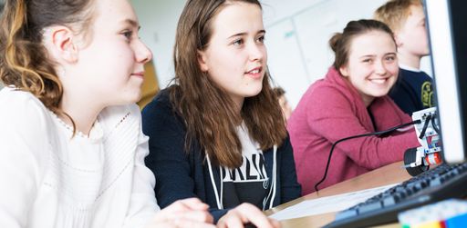 HPI-Schülerkolleg: Jetzt bewerben für das einzigartige
kostenfreie IT-Bildungsangebot für Schülerinnen und Schüler / Die
Verwendung dieses Bildes für redaktionelle Zwecke ist unter
Beachtung aller mitgeteilten Nutzungsbedingungen zulässig und dann
auch honorarfrei. Veröffentlichung ausschließlich mit
Bildrechte-Hinweis.