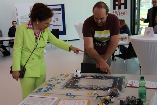 Rektorin Herzog-Punzenberger beim Tag der offenen
Tür an der PH Wien 2023