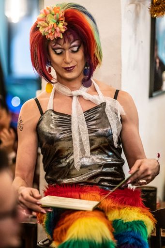 Vorschau Bild von Drag Queen Candy Licoius tritt für ein weltoffenes
und barrierefreies Miteinander ein