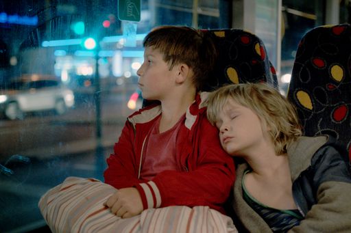 Zur ARTE-Sendung ARTE FilmFestival 2016 Jack 1842107: Jack (Ivo
Pietzcker, li.) und sein kleiner Bruder Manuel (Georg Arms, re.)
warten nächtelang darauf, dass das Licht in der Wohnung ihrer Mutter
angeht. © Jens Harant Foto: HR Honorarfreie Verwendung nur im
Zusammenhang mit genannter Sendung und bei folgender Nennung
"Bild: Sendeanstalt/Copyright". Andere Verwendungen nur
nach vorheriger Absprache: ARTE-Bildredaktion, Silke Wölk Tel.: +33
3 881 422 25, E-Mail: bildredaktion@arte.tv / Die Verwendung dieses
Bildes für redaktionelle Zwecke ist unter Beachtung aller
mitgeteilten Nutzungsbedingungen zulässig und dann auch honorarfrei.
Veröffentlichung ausschließlich mit Bildrechte-Hinweis.