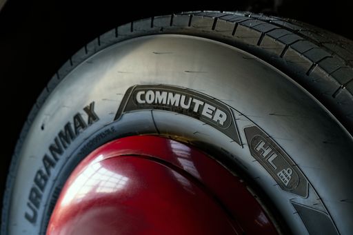 Vorschau Bild von #Bus #Reifen #MobilitätderZukunft #Elektrobus #Intercity-Verkehr
#URBANMAXCOMMUTER #Pendlerverkehr #Runderneuerung #Nachhaltigkeit
#RFID #Personenverkehr / Die Verwendung dieses Bildes für
redaktionelle Zwecke ist unter Beachtung aller mitgeteilten
Nutzungsbedingungen zulässig und dann auch honorarfrei.
Veröffentlichung ausschließlich mit Bildrechte-Hinweis.