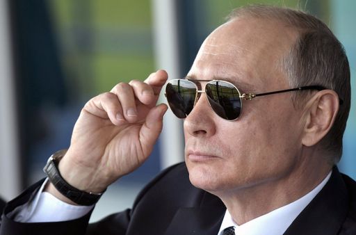 Zur ARTE-Sendung "Wer ist Wladimir Putin?" Der
russische Präsident Wladimir Putin bei einer Kunstflugvorführung am
18. Juli 2017 im russischen Schukowski. / Die Verwendung dieses
Bildes für redaktionelle Zwecke ist unter Beachtung aller
mitgeteilten Nutzungsbedingungen zulässig und dann auch honorarfrei.
Veröffentlichung ausschließlich mit Bildrechte-Hinweis.