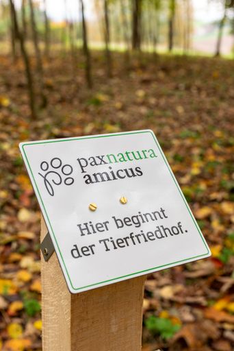 Vorschau Bild von Eigens abgegrenzter, würdevoller Bereich für
Tieraschebeisetzungen
