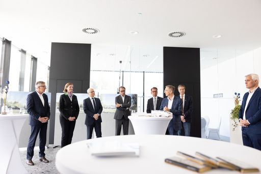 Vorschau Bild von Eröffnung des Spatenstich im Foyer des neuen
Aerospace-Werks