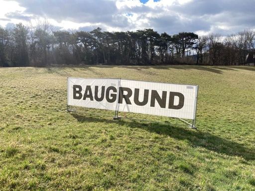 Vorschau Bild von Diese Wiese am Ortsrand der Hinterbrühl, gleich bei der Burg
Liechtenstein, soll dem Bau einer BILLA-Filiale zum Opfer fallen,
obwohl es in rund 500 m Entfernung bereits eine BILLA-Filiale im
Ortszentrum der Hinterbrühl gibt.