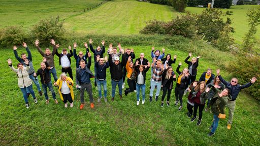 Vorschau Bild von Die eMAGNETEN freuen sich sichtlich über zahlreiche
Erfolge im Jahr 2022.