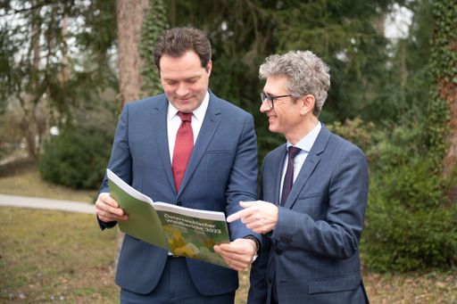 Bundesminister Norbert Totschnig und Dr. Peter Mayer, Direktor
des BFW