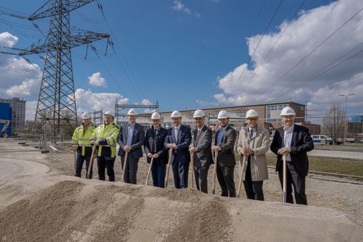 v.l.n.r. Michael Haselauer, Manfred Hofer, Stefan Kaineder,
Gerhard Christiner, Markus Achleitner, Johannes Zimmerberger, Jörg
Mittendorfer, Helmut Gruber, Thomas Karall