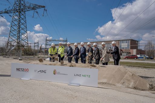 Vorschau Bild von v.l.n.r. Michael Haselauer, Manfred Hofer, Stefan Kaineder,
Gerhard Christiner, Markus Achleitner, Johannes Zimmerberger, Jörg
Mittendorfer, Helmut Gruber, Thomas Karall