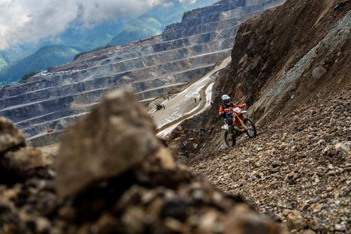 Vorschau Bild von Hochkarätige Motorrad-Offroadsport Action beim Red
Bull Erzbergrodeo