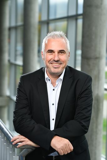 Die FH Kärnten und die Medizinische Universität
Wien haben eine Kooperation ins Leben gerufen, um sich der
nachhaltigen Verschränkung von universitärer Grundlagenforschung und
angewandter Hirnforschung zu widmen. Die Forschungsarbeiten werden
durch den Wissenschaftsfonds FWF unterstützt. Sieben
Doktorandenstellen werden hierfür mit Forschungsbeginn im
Wintersemester 2023/24 ausgeschrieben.