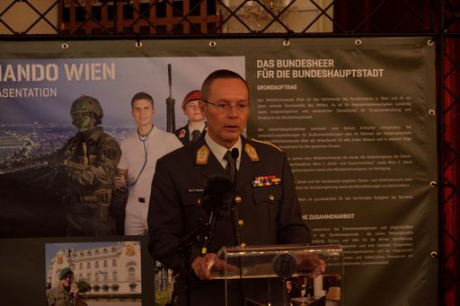 AUSTRIA / Vienna / Maria Theresien-Kaserne /
Verleihung des Ehrenpreises "Pro Defensione Junior 2022" an Lt
Christoph Hoffmann und "Pro Defensione 2022" an Licht ins Dunkel und
den ORF