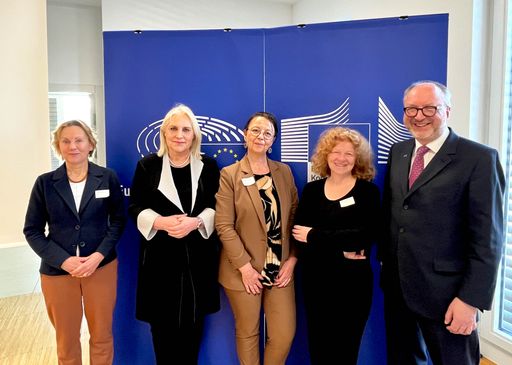 Podiumsgäste der Jahrestagung 2023
"Demokratiekompetenzen stärken" des Netzwerks 'EUropa in der Schule'