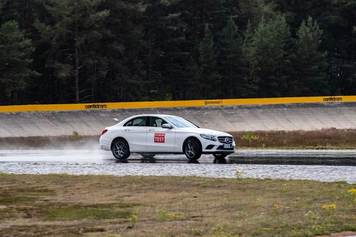 Vorschau Bild von Der ARBÖ hat mit seinen Partnern Sommerreifen in
der Dimension 225/45 R 18 getestet.