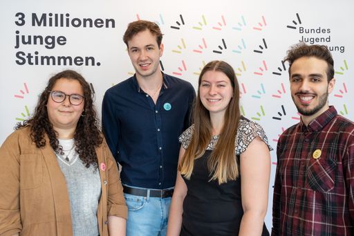 Das neu gewählte BJV-Vorsitzteam (v.l.n.r.) Rihab
Toumi, Julian Christian, Sabrina Prochaska, Sabir Ansari