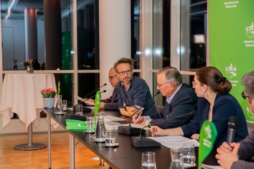 Das hochkarätige Podium diskutierte am 23.03.2023 im Ringturm der
Wiener Städtischen Versicherung Möglichkeiten die Energiewende zu
schaffen.