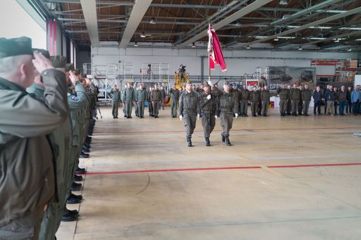 Vorschau Bild von Die ausgerückte Truppe- Garanten für eine erfolgreiche und
sichere Militärfliegerei
