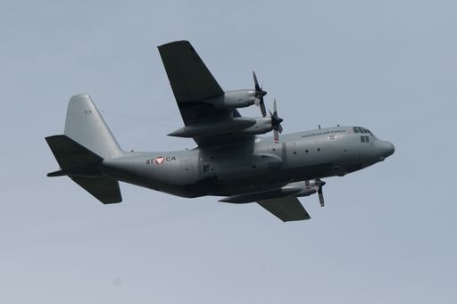 Vorschau Bild von Im Mittelpunkt des Festaktes- die C-130 "Hercules". Ein
verlässlicher Partner über zwei Jahrzehnte