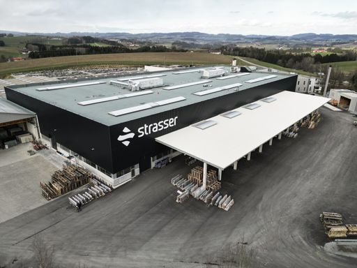 Vorschau Bild von Großer Ausbau: STRASSER Steine hat in den
vergangenen zwei Jahren knapp 25 Millionen Euro in seinen
Produktionsstandort in St. Martin im Mühlkreis investiert.
(Copyright: STRASSER Steine)