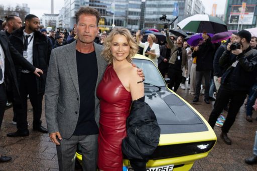 Vorschau Bild von Til Schweiger und Tina Ruland bei der Weltpremiere von
"Manta Manta - Zwoter Teil" am 26. März 2023 in Köln. /
Die Verwendung dieses Bildes für redaktionelle Zwecke ist unter
Beachtung aller mitgeteilten Nutzungsbedingungen zulässig und dann
auch honorarfrei. Veröffentlichung ausschließlich mit
Bildrechte-Hinweis.