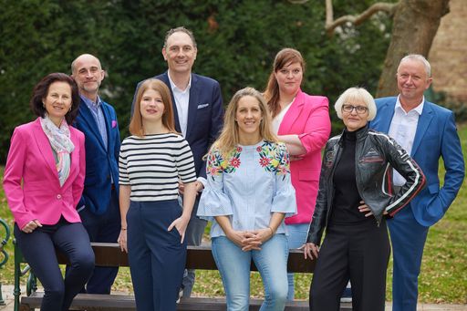 v.l.: Karin Wiesinger, Stefan Grampelhuber, Bettina Loidhold,
Christian Krpoun, Elisabeth Dal-Bianco, Ingrid Gogl, Ruth Strobl,
Johannes Angerer