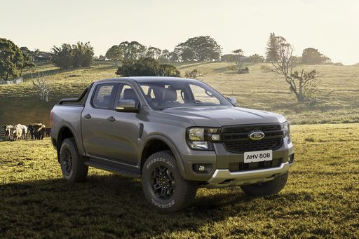 Der neue Ranger Tremor basiert auf dem Ranger XLT - das heißt:
auf der Modellvariante, die für harte Arbeitseinsätze ausgelegt ist.
In der Tremor-Version hat der Pritschenwagen die gleichen Fahrwerks-
und Technologie-Merkmale wie der Wildtrak X. Mit diesem teilt er
sich auch den elektronisch gesteuerten intelligenten
e-4WD-Allradantrieb - das Resultat ist ein robuster Pickup für
Gewerbetreibende, der sich zuverlässig auch für Herausforderungen in
rauem Gelände empfiehlt. Der Ranger Tremor ist wahlweise mit
Extrakabine (4 Türen, 4 Sitzplätze) oder mit Doppelkabine (4 Türen,
5 Sitzplätze) lieferbar. / Die Verwendung dieses Bildes für
redaktionelle Zwecke ist unter Beachtung aller mitgeteilten
Nutzungsbedingungen zulässig und dann auch honorarfrei.
Veröffentlichung ausschließlich mit Bildrechte-Hinweis.