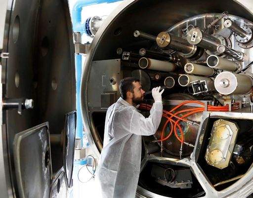 Das AIT Austrian Institute of Technology forscht
mit 11 Partnern an der nachhaltigen Produktion von Solarzellen. Das
Verfahren wird in vier Pilotanlagen in Europa getestet.