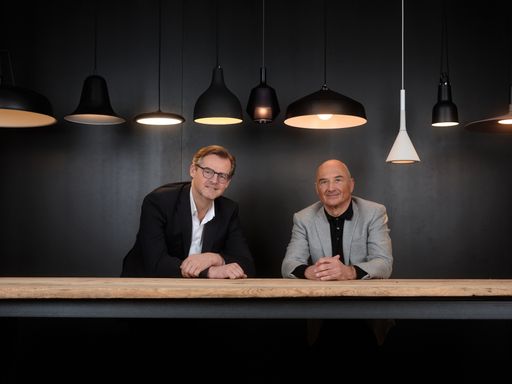 Machen künftig gemeinsame Sache: Die beiden
Geschäftsführer der neu gegründeten Lichtstudio Project GmbH Andreas
Eisenkeil (r.) und Markus Hausberger.