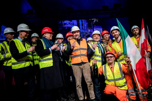 Vorschau Bild von Freude bei den Mineuren und Arbeitern: TBM
„Virginia“ erreicht den Brenner
