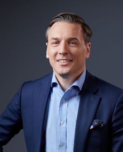 Vorschau Bild von Jonas Theiler wird ab 1. April 2023 in die Konzernleitung der
Artemis Group berufen. / Die Verwendung dieses Bildes für
redaktionelle Zwecke ist unter Beachtung aller mitgeteilten
Nutzungsbedingungen zulässig und dann auch honorarfrei.
Veröffentlichung ausschließlich mit Bildrechte-Hinweis.