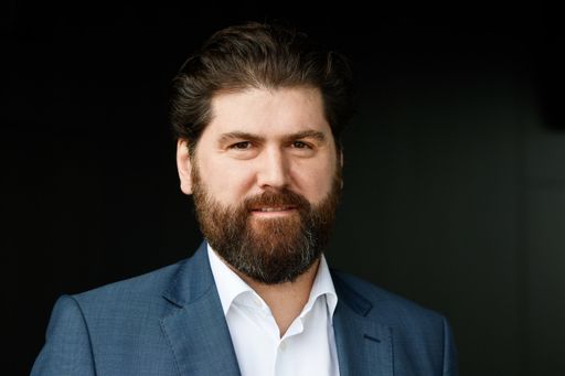 Vorschau Bild von Frank Haas, Head of Corporate Brand Strategy &
Communications bei Gebrüder Weiss