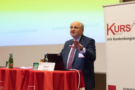 Vorschau Bild von em.o.Univ.Prof. Dr. Christoph Badelt sprach in
seiner Keynote über das Thema "Österreich und die
Vollkasko-Mentalität – Wie lange kann der Staat die Wirtschaft
stützen?"