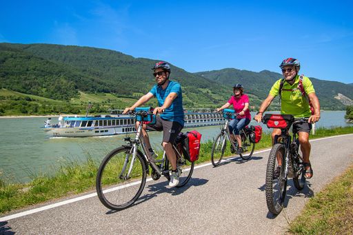  Die engagierten Gastgeber von 50plus Hotels
begeistern im Frühling mit Sport & Aktiv-Angeboten und genussvollen
Radtouren:
www.50plushotels.at/traumhafte-urlaubsangebote/fruehling-2023.