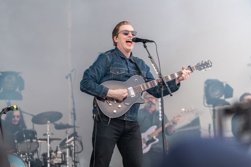 George Ezra begeisterte am 30. März in Ischgl beim
Top of the Mountain Spring Concert 12.000 Konzert-Besucher.