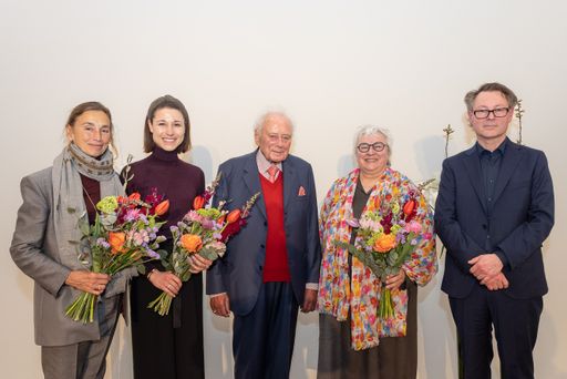 Vorschau Bild von https://www.apa-fotoservice.at/galerie/31858 - Im Bild
v.li.n.re.: Marion Würth (Unternehmerin, Tochter des Sammlers),
Maria Würth (Kunsthistorikerin, Würth-Kunstbeirat, Enkelin des
Sammlers), Prof. Reinhold Würth (Unternehmer und Sammler), Sylvia
Weber (Geschäftsbereichsleiterin Kunst und Kultur der Würth Gruppe),
Hans-Peter Wipplinger (Direktor, Leopold Museum)