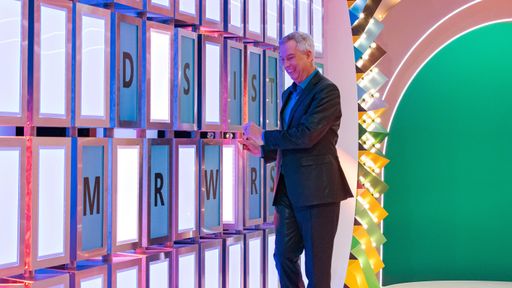 Thomas Hermanns an der berühmten Buchstabenwand / Die Verwendung
dieses Bildes für redaktionelle Zwecke ist unter Beachtung aller
mitgeteilten Nutzungsbedingungen zulässig und dann auch honorarfrei.
Veröffentlichung ausschließlich mit Bildrechte-Hinweis.