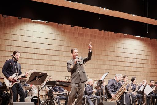  Militärkapellmeister Dietmar Pranter und die
Polizeimusik Wien