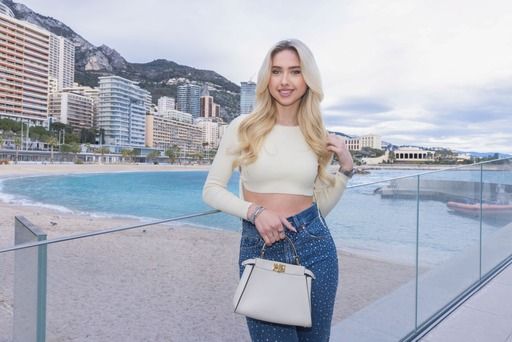 Vorschau Bild von Portrait Shania Geiss / Die Verwendung dieses Bildes für
redaktionelle Zwecke ist unter Beachtung aller mitgeteilten
Nutzungsbedingungen zulässig und dann auch honorarfrei.
Veröffentlichung ausschließlich mit Bildrechte-Hinweis.